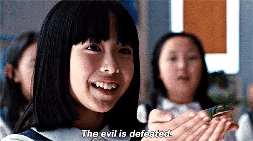 meme com uma moça e a legenda "The evil is defeated"
