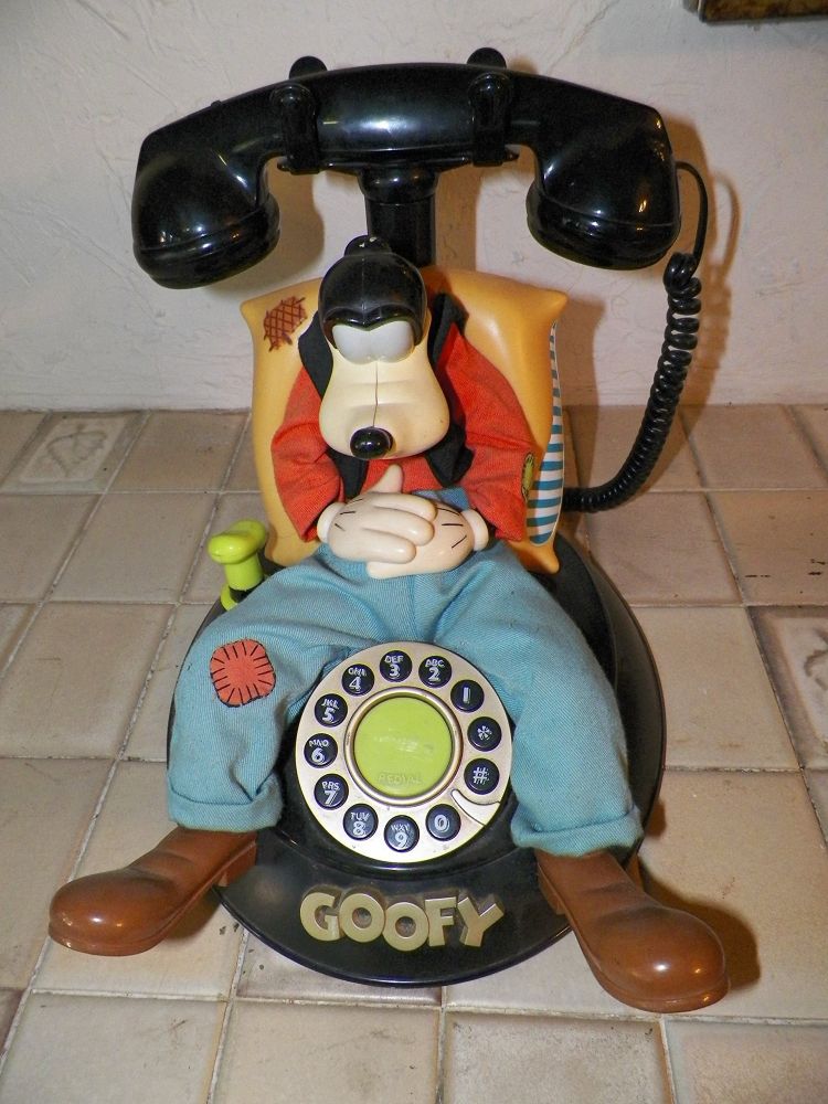 A photo of a telephone molded to resemble Goofy sitting in a chair