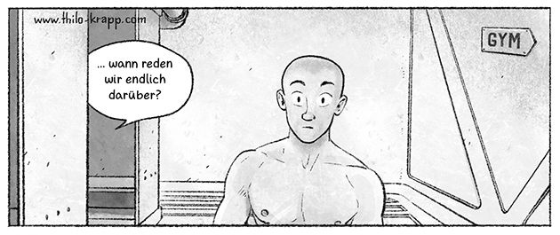 Ein Mann (freier Oberkörper) geht an einer Umkleidekabine vorbei, aus der eine Sprechblase (mit einer Frage) herauskommt. 