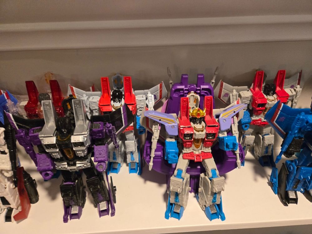 Colourful transforming robots (Jets from earth)