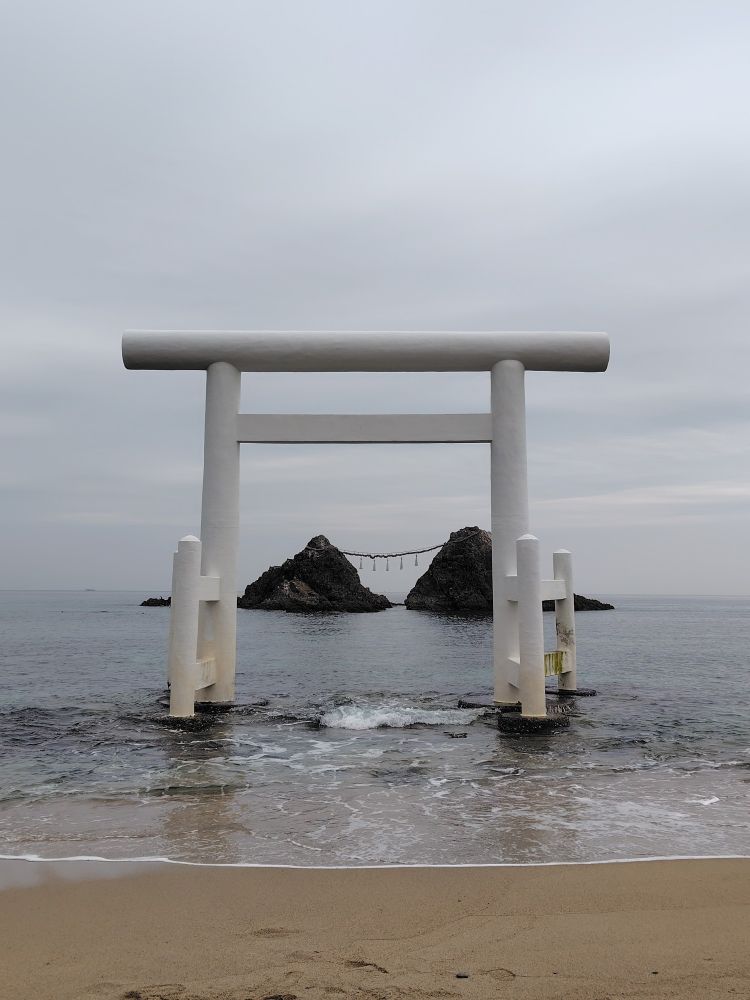 桜井二見ヶ浦の鳥居と夫婦岩