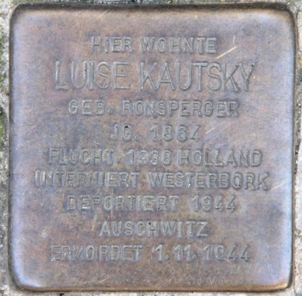 Ihr Stolperstein. Hier wohnt der Luise Kautzky, geborene Ronsperger, Jahrgang 1864, Flucht 1938 nach Holland, interniert in Westerbork, Ausschwitz ermordet am 1.11.1944