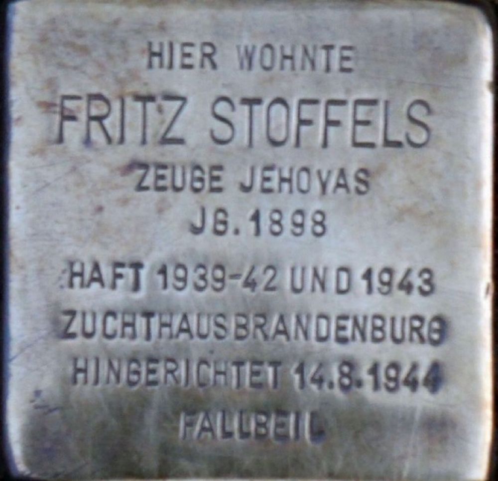 Stolperstein: hier wohnte Fritz Stoffels, Zeuge, Jehovas, Jahrgang 1898, Haft 1939-1942 und 1943 Zuchthaus, Brandenburg, hingerichtet, am 14.8.1944, Fallbeil