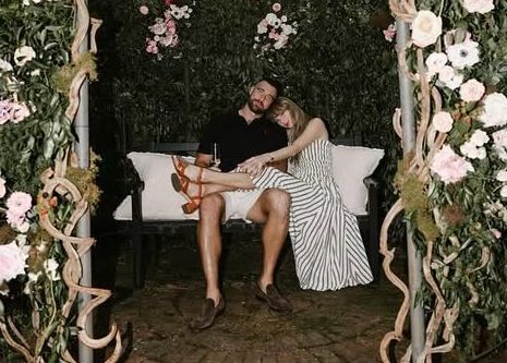 Tayvis engagement pic of her sitting on his lap basically 