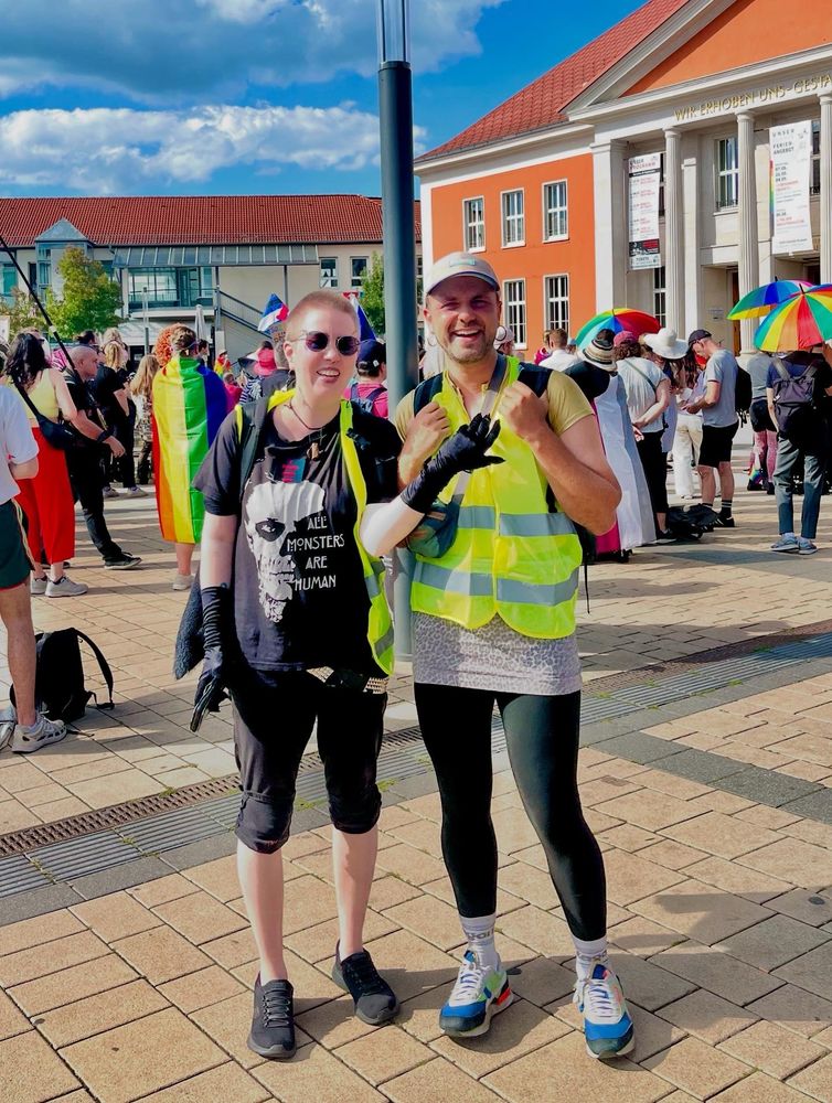 Menschen beim CSD in Rathenow 