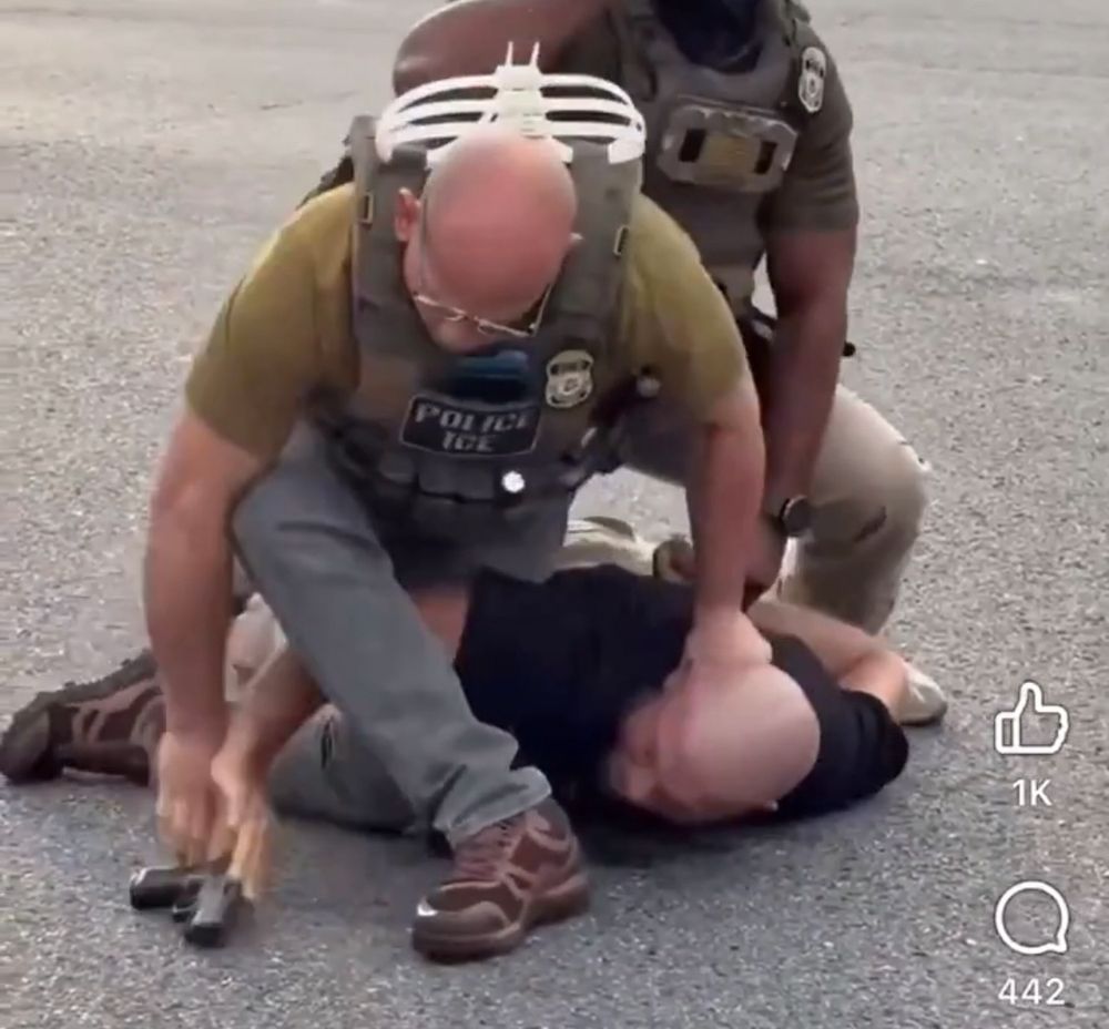 Moron drops gun & freaks out because it landed next to the guy they are holding