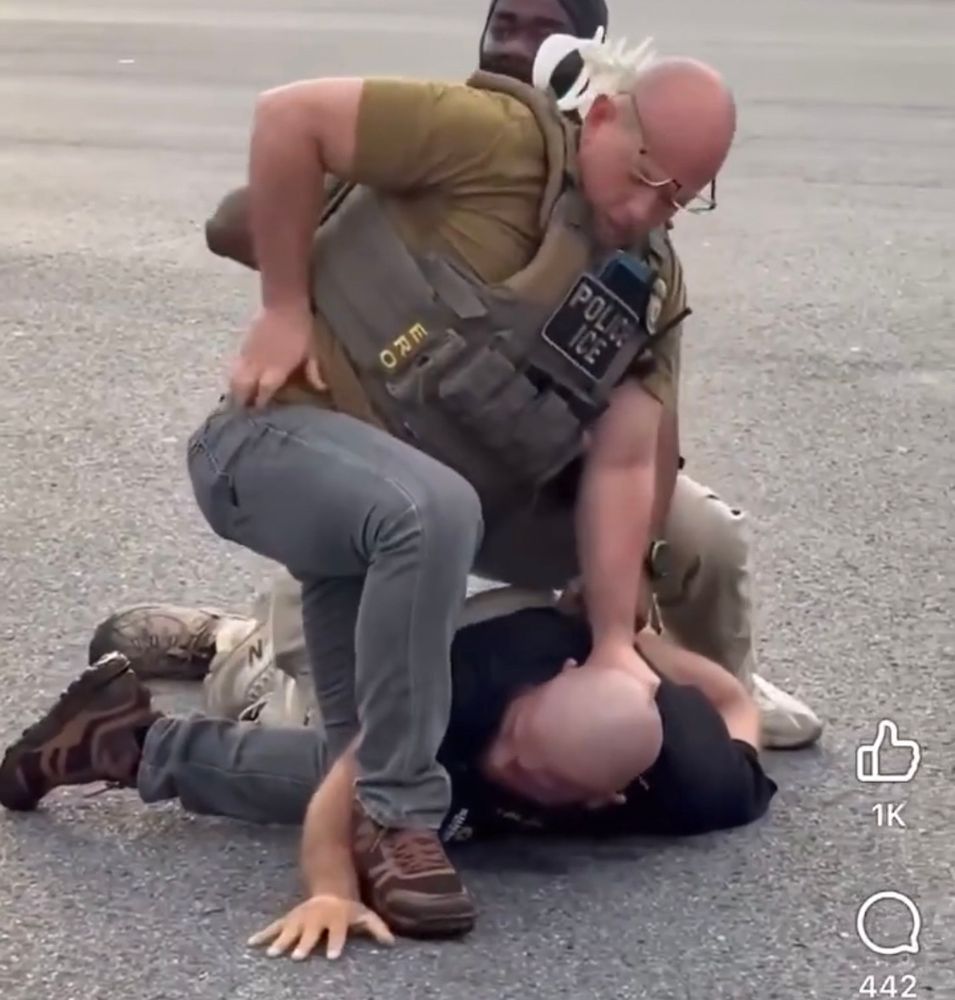 Moron let’s go of detainee’s arm & has problems because he can’t FIND his gun