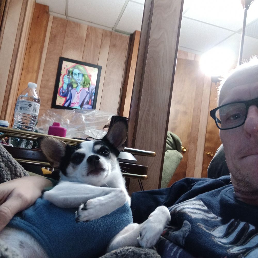 Pancake going cozy mode on me and also my neck looks weird and I'm doing a face i look very bad