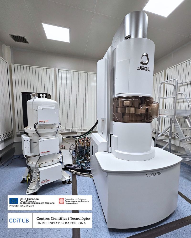 Microscopi JEOL NEOARM disponible al laboratori de Microscòpia Electrònica dels Centres Científics i Tecnologògics de la Universitat de Barcelona (CCiTUB).