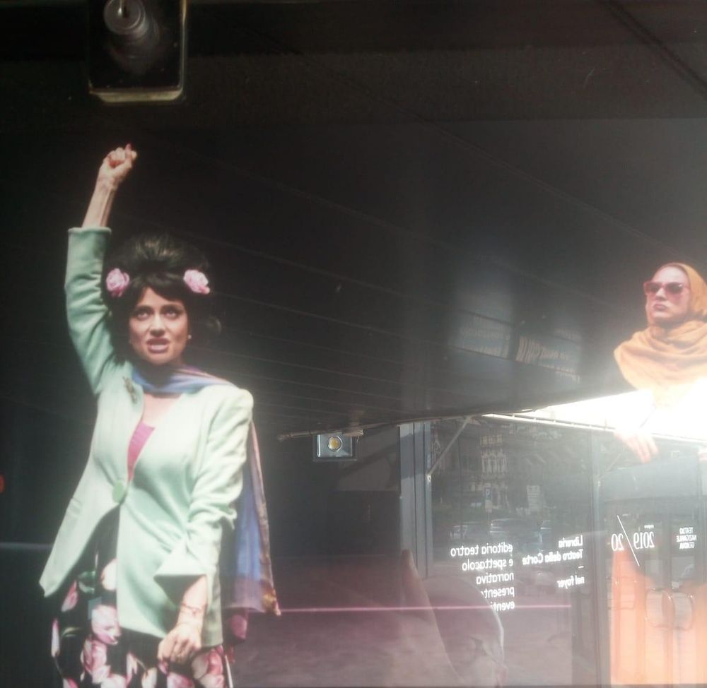 Sono come voi, amo le le mele - manifesto teatrale