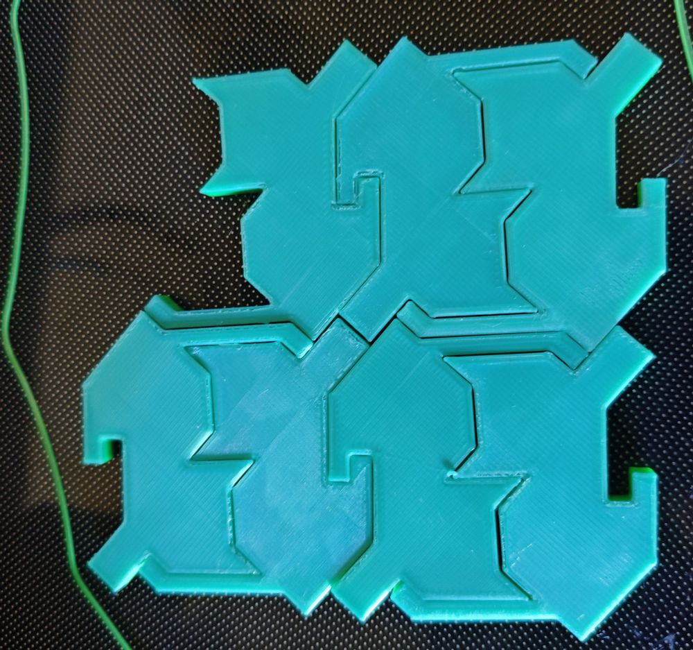 The same cat paver design but from the other side. Multi colour filament changes colour slowly through the print