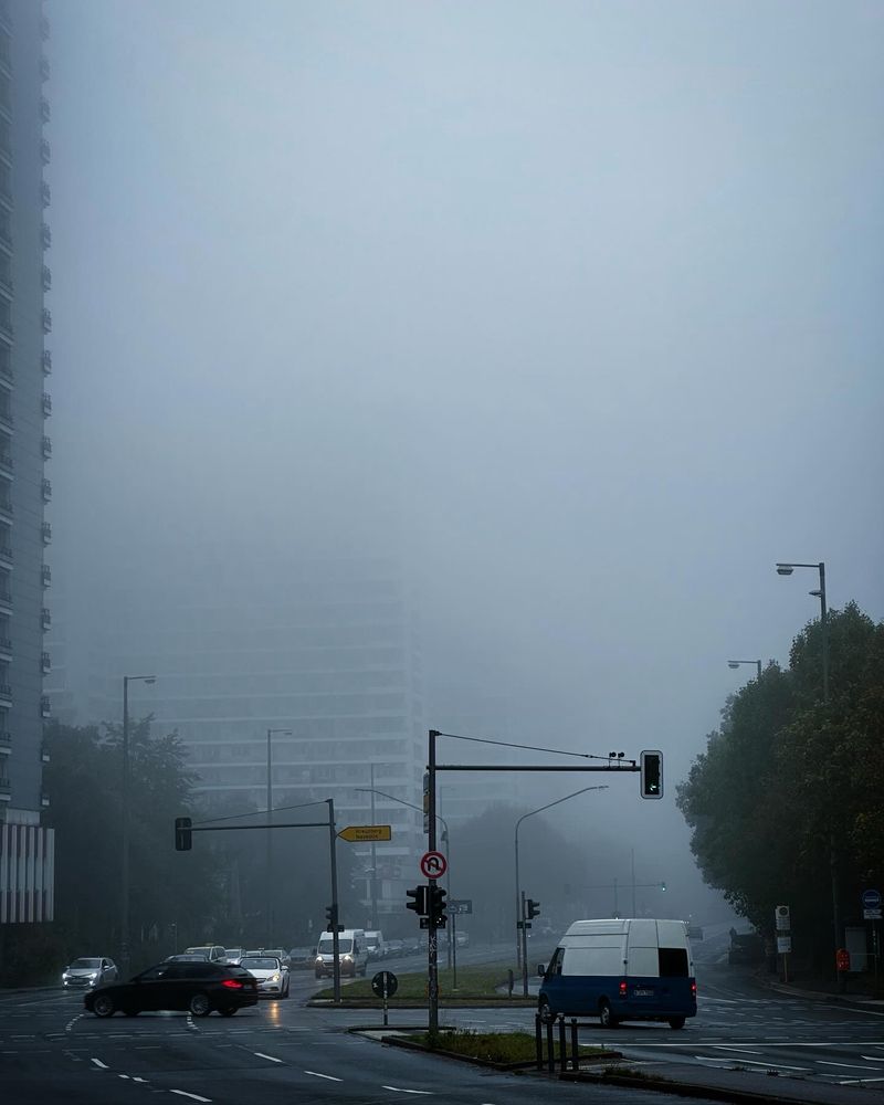 Leipziger Straße im Frühnebel