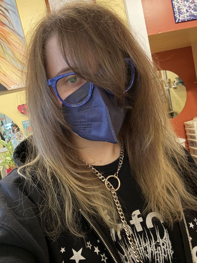 selfie of sophia hjkl wearing a covid mask 