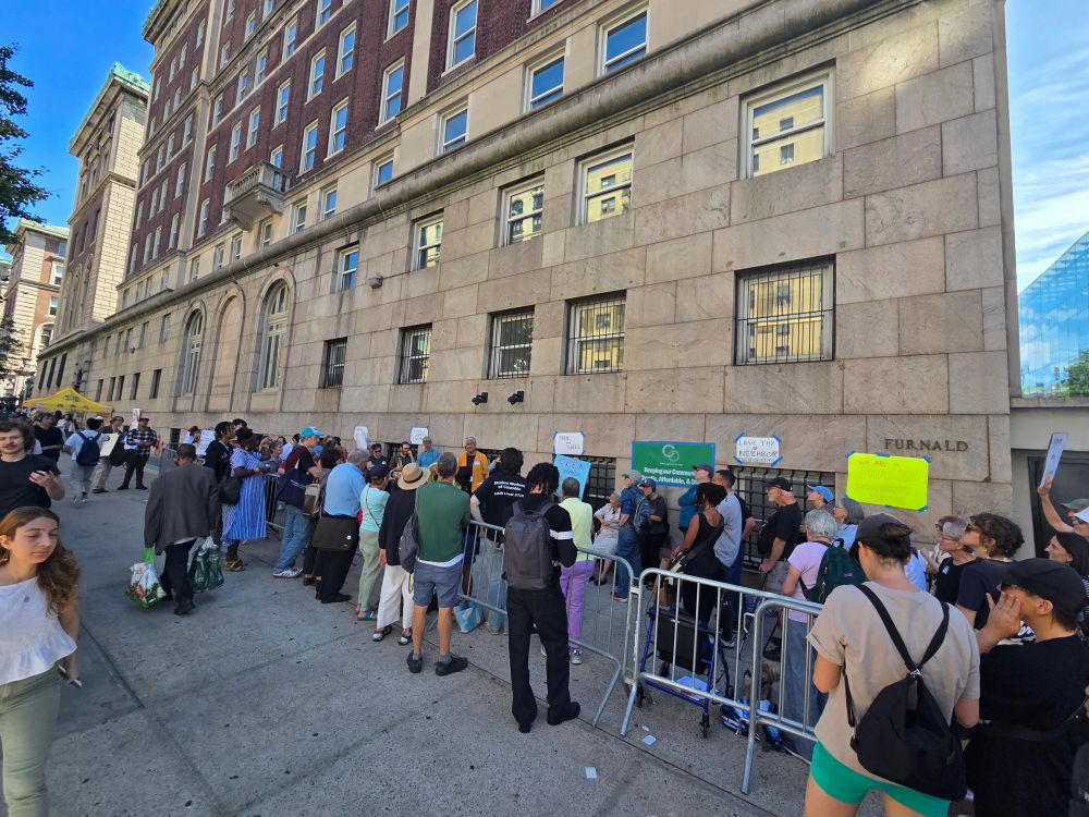 Rally to call on Columbia University to open the gates to the campus.