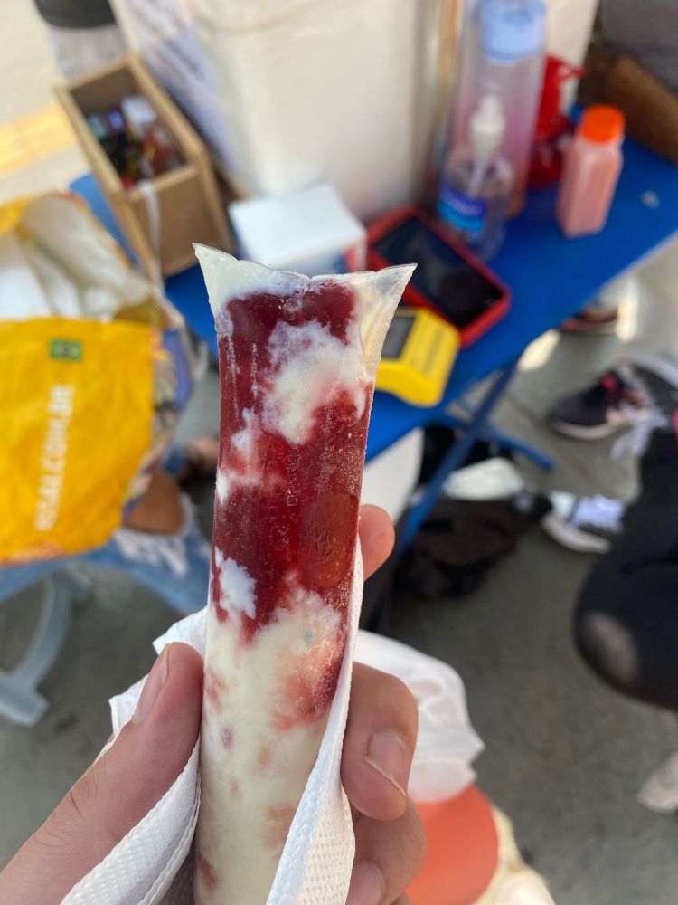 juju, chupchup, laranjinha, geladinho de leite ninho e morango