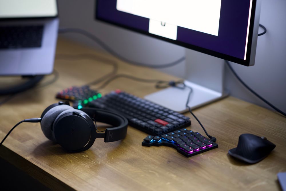 ZSA Voyager on my desk.