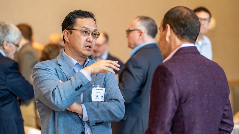 HoWan Kim and Claudio Punzo, PhD, engaged in conversation at the BRIDGE Fund Innovation Showcase