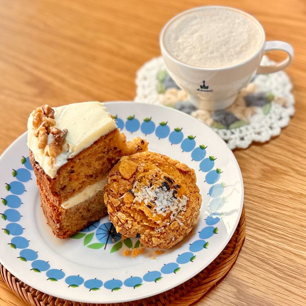 カフェダンボのキャロットケーキと
ハングリークッキースの焼きもろこしクッキー
ほわほわ豆乳カフェラテ