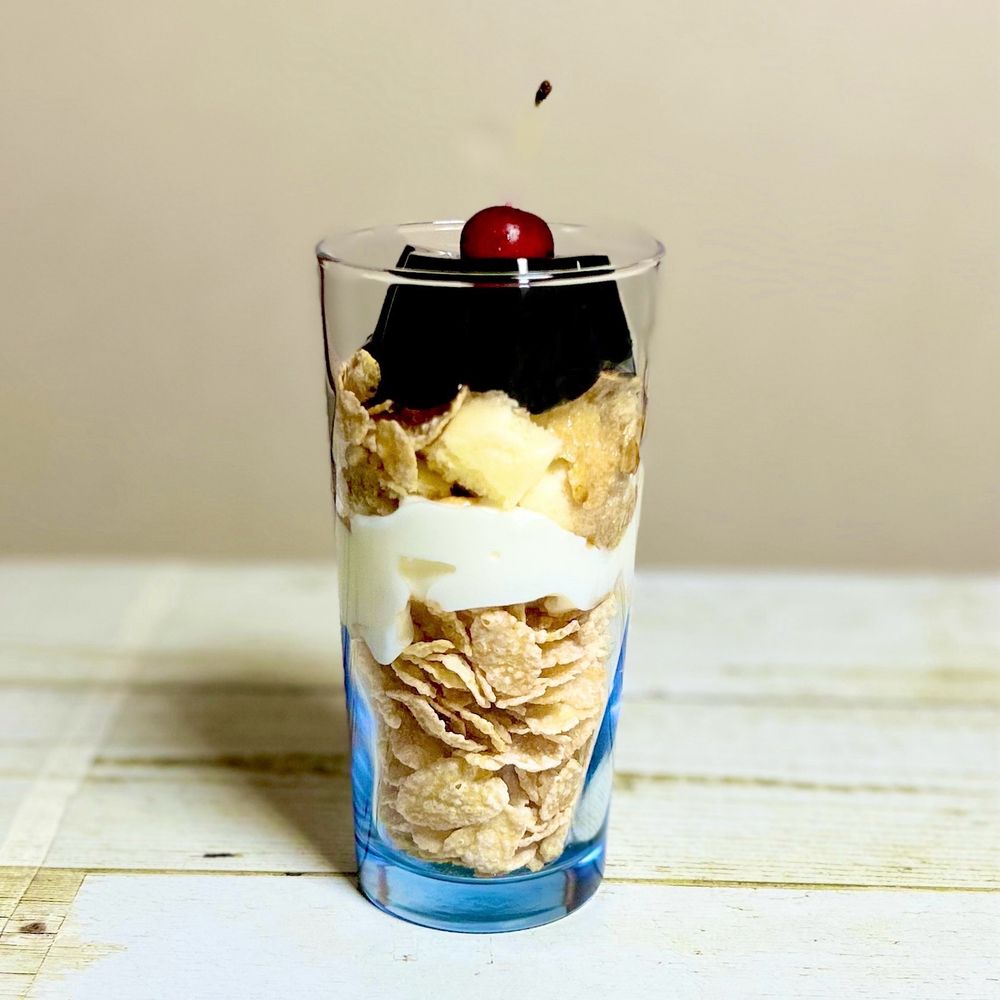 コーヒーゼリーパフェ☕️🍒
コーンフレーク盛りすぎ🥣
コーヒーゼリーにスポンジにパンナコッタ入り