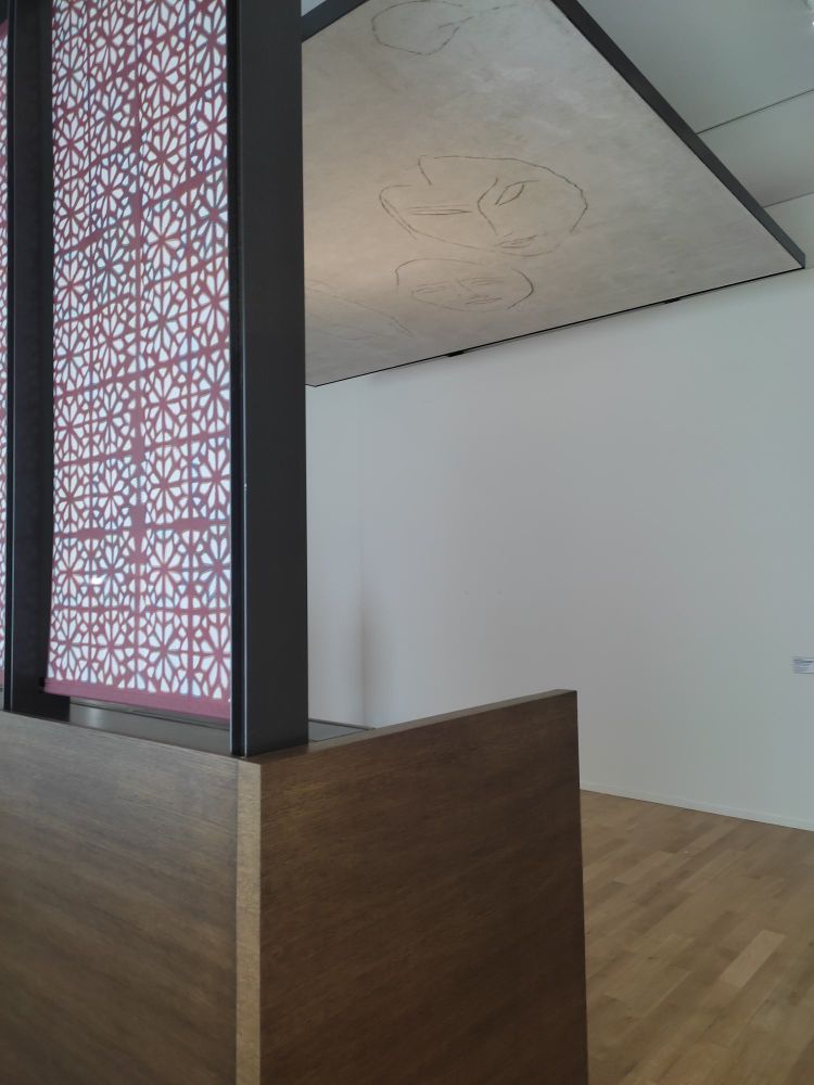 La sellette du grand nu assi