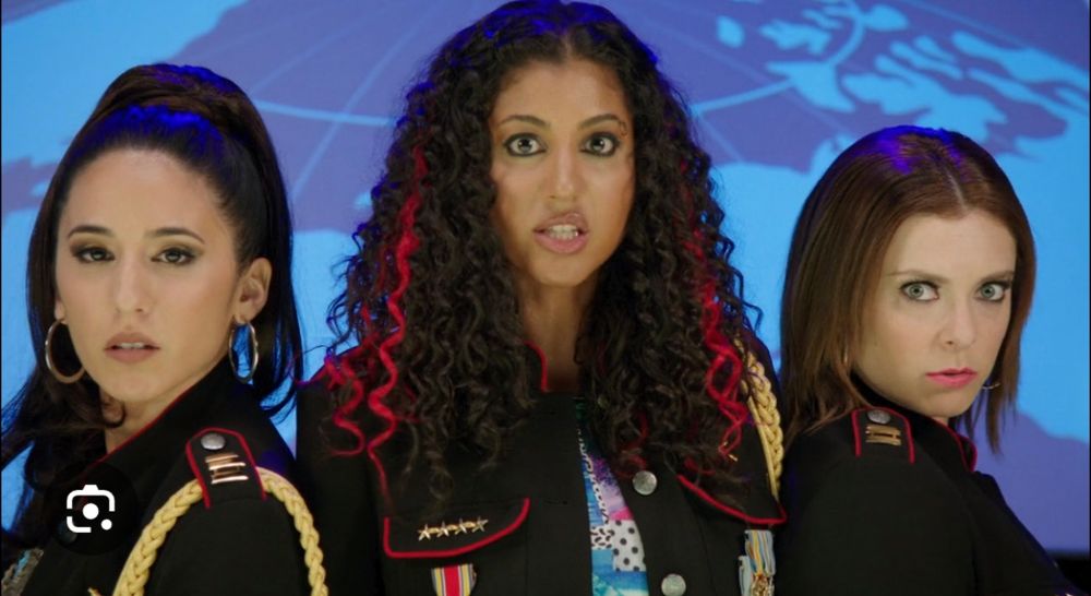 Valencia, Heather, Rebecca in "Friendtopia" music video from Crazy Ex Girlfriend 