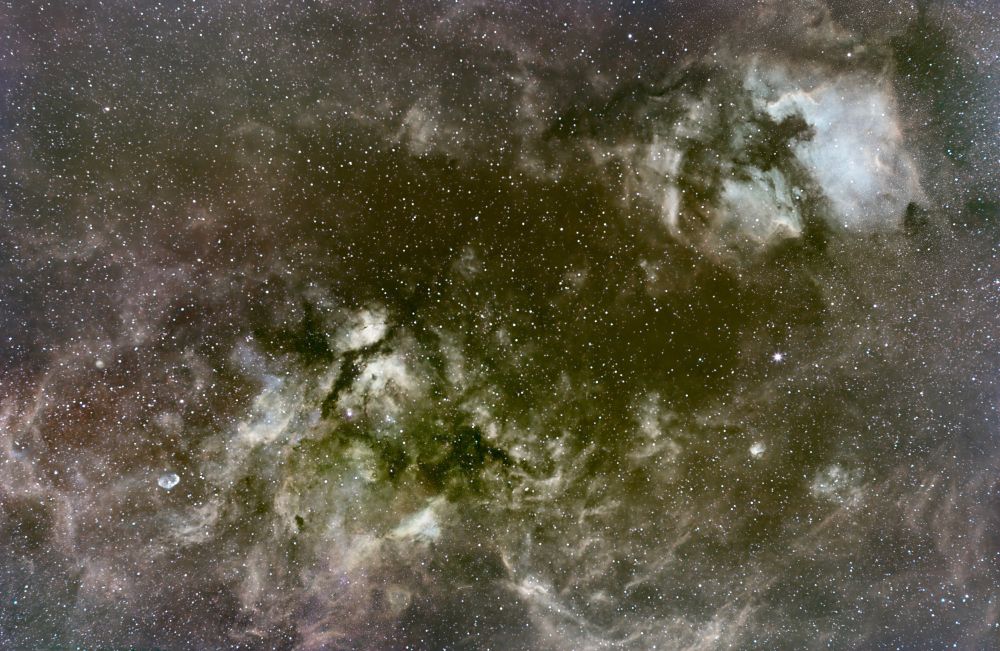 Wide field image including the nebulosity around Sadr in lower left and the iconic North American and Pelican nebulas in the upper right. 