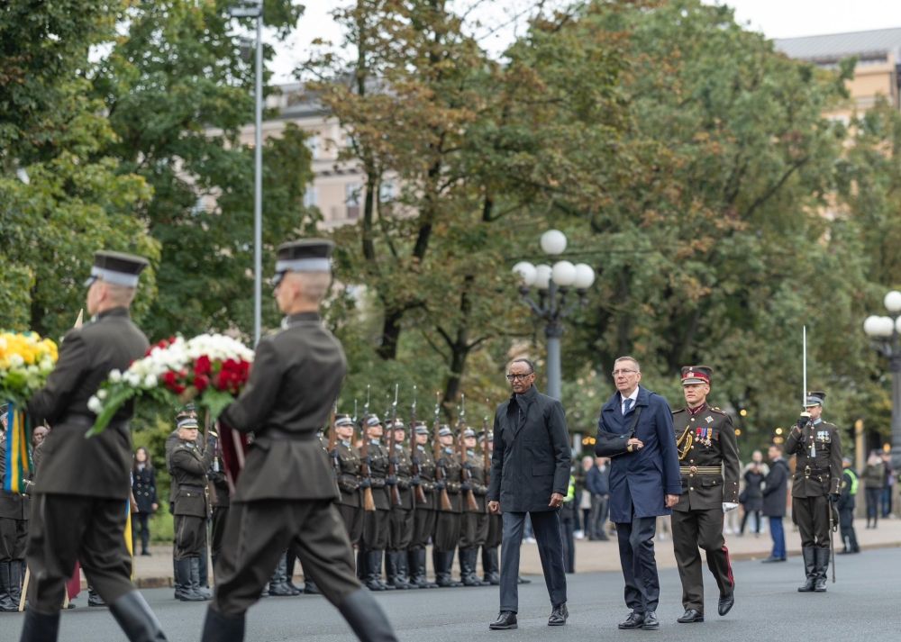 Kagame, Latvia president unveil memorial plaque for Genocide against the Tutsi [New Times]