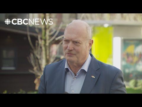 Former B.C. Liberal Mike de Jong announces he will run as an Independent