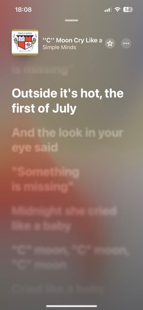 Songtekst van het nummer “c-moon cry like a baby” van the Simple Minds. Highlight over de frase: “outside it’s hot, the first of July”