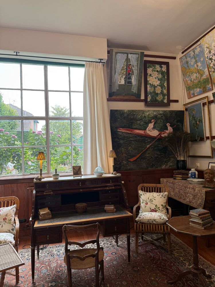 Monet’s desk. And some paintings behind it. 