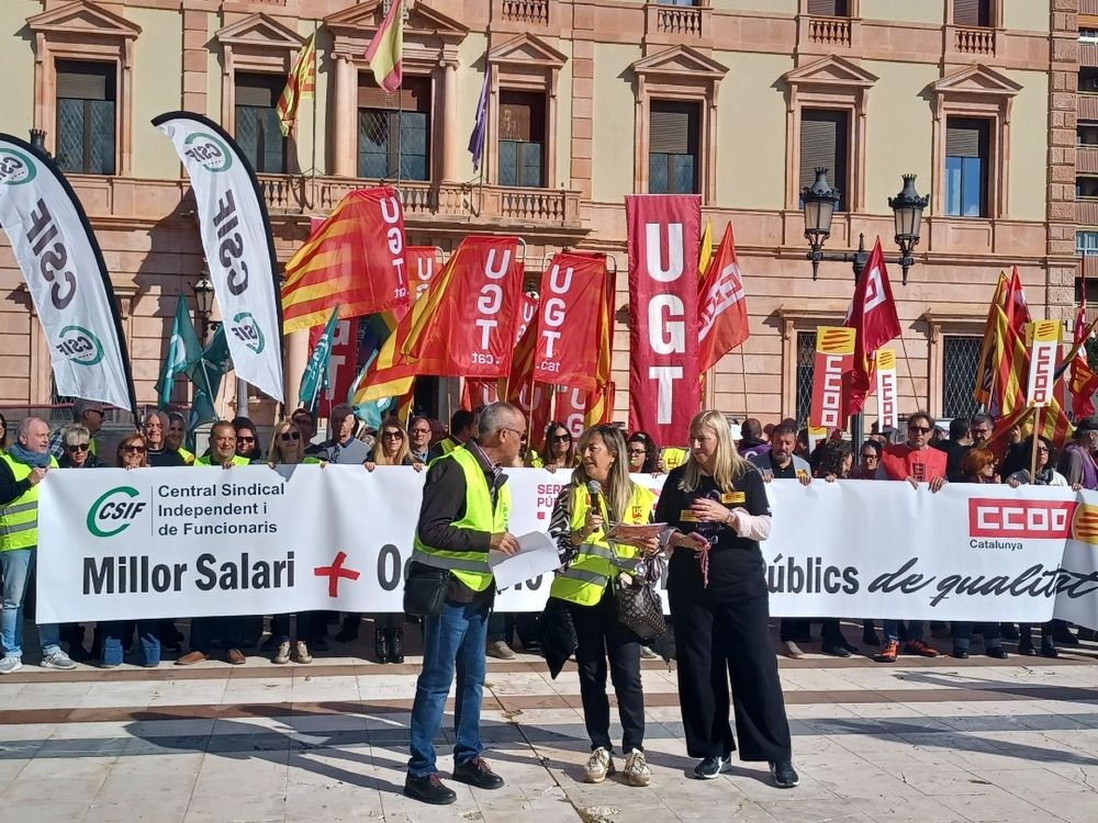 Som davant de la subdelegació del Govern a Barcelona, Girona, Tarragona i Lleida