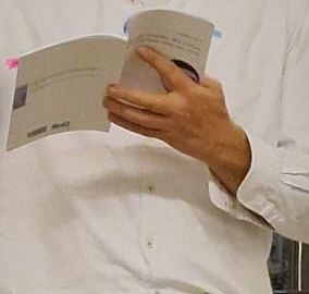 Meine Hand beim Lesen