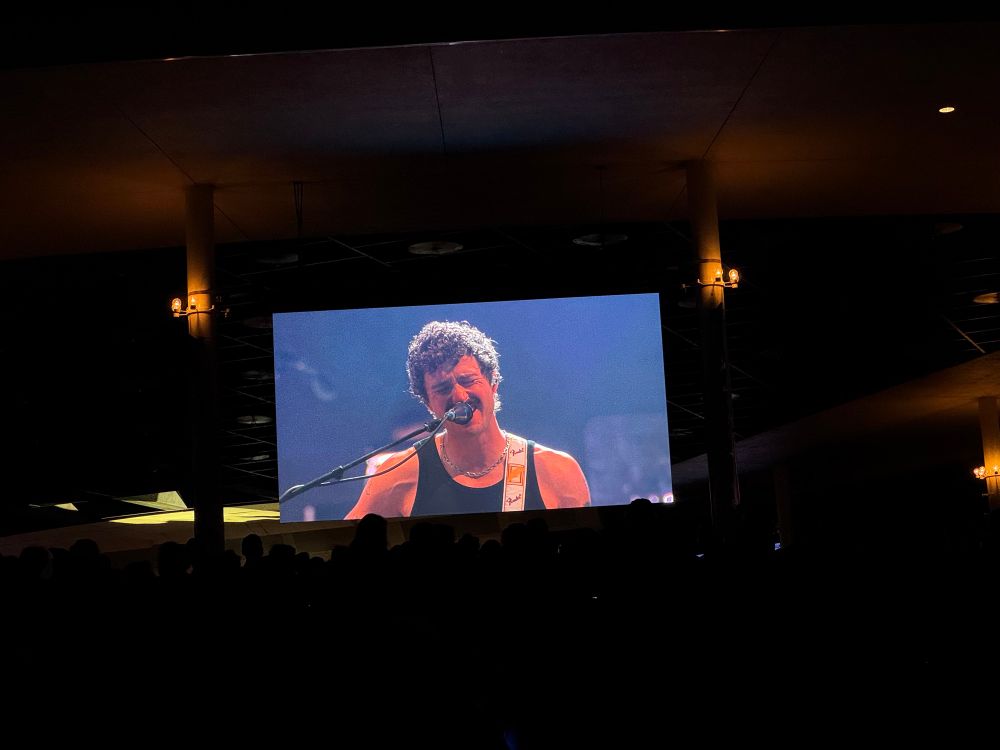 joey walker’s singing visage upon the screen at ravinia festival