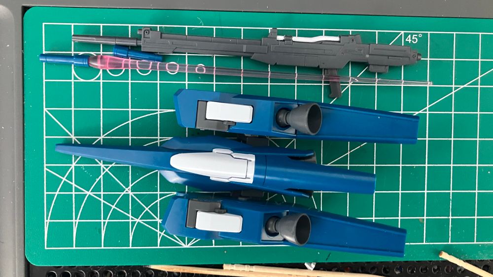 Hg ReZel parts, including the rifle, 2 beam sabers (one with effect part) and the backpack