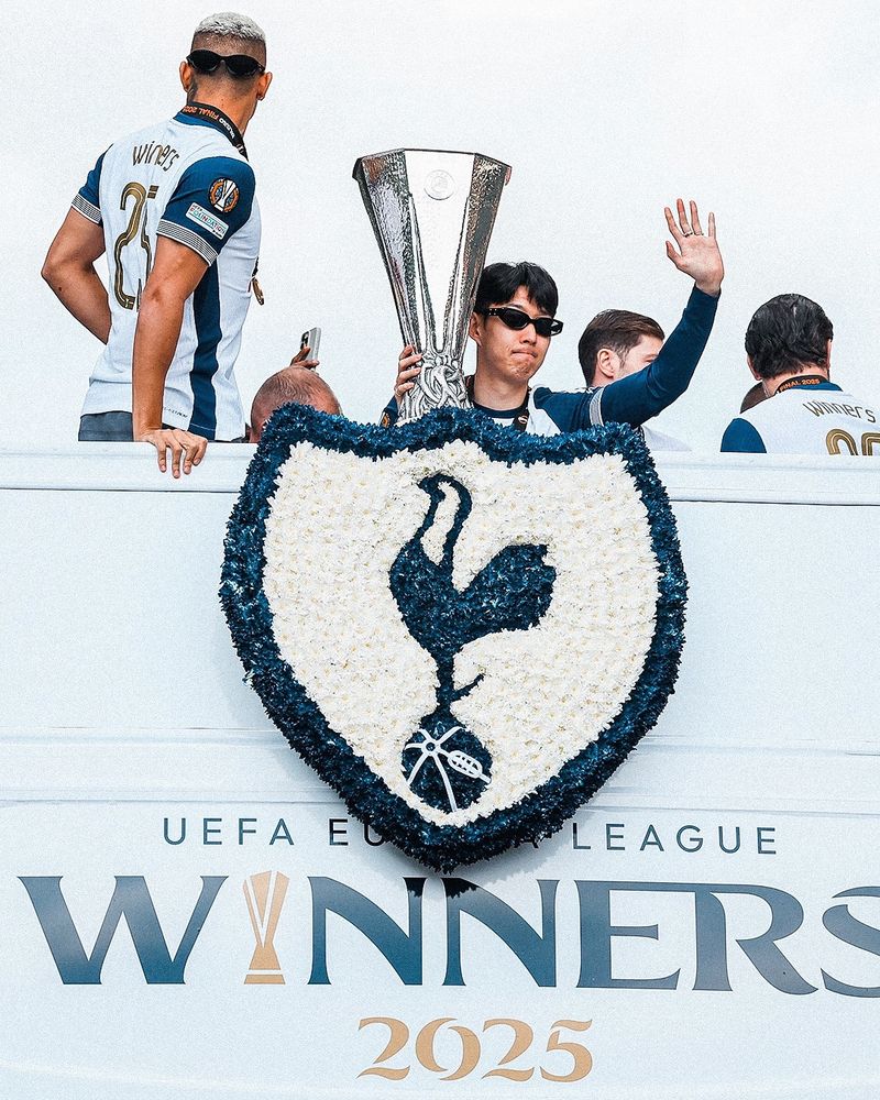 Son Heung-Min holding the Europa league trophy