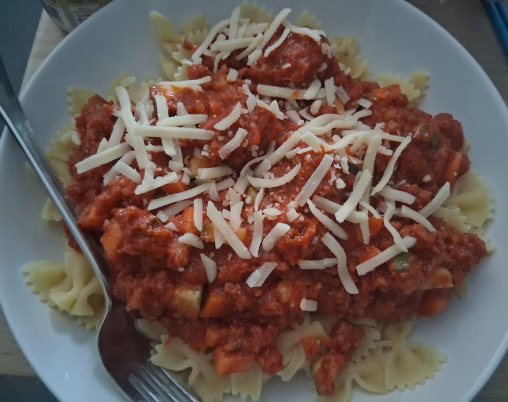 Vegan Bolognese mit Schmetterlings Nudeln Spagetti sind leider nichts geworden