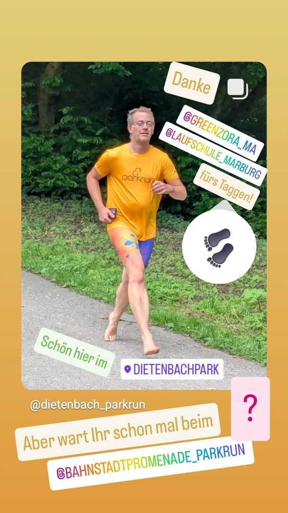 Barfußläufer beim Parkrun (Screenshot von Insta). Dazu der Text: Danke an Greenzora_Ma und Laufschule_Markburg fürs Taggen. Schön hier im Dietenbachpark, aber wart Ihr schon mal beim Bahnstadtpromenadeparkrun?