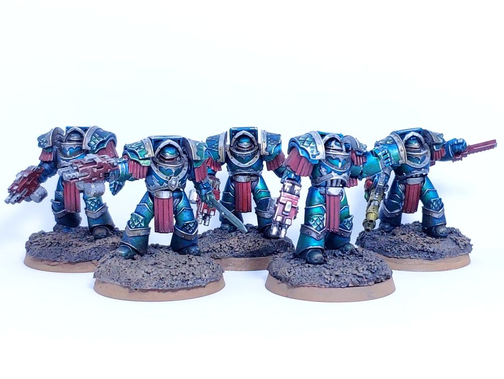 5 miniatures of space marines in cataphractii terminator armor painted in Alpha Legion colors 