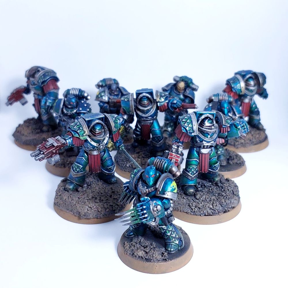 Ten space marines in different suits of armor in Alpha Legion colors