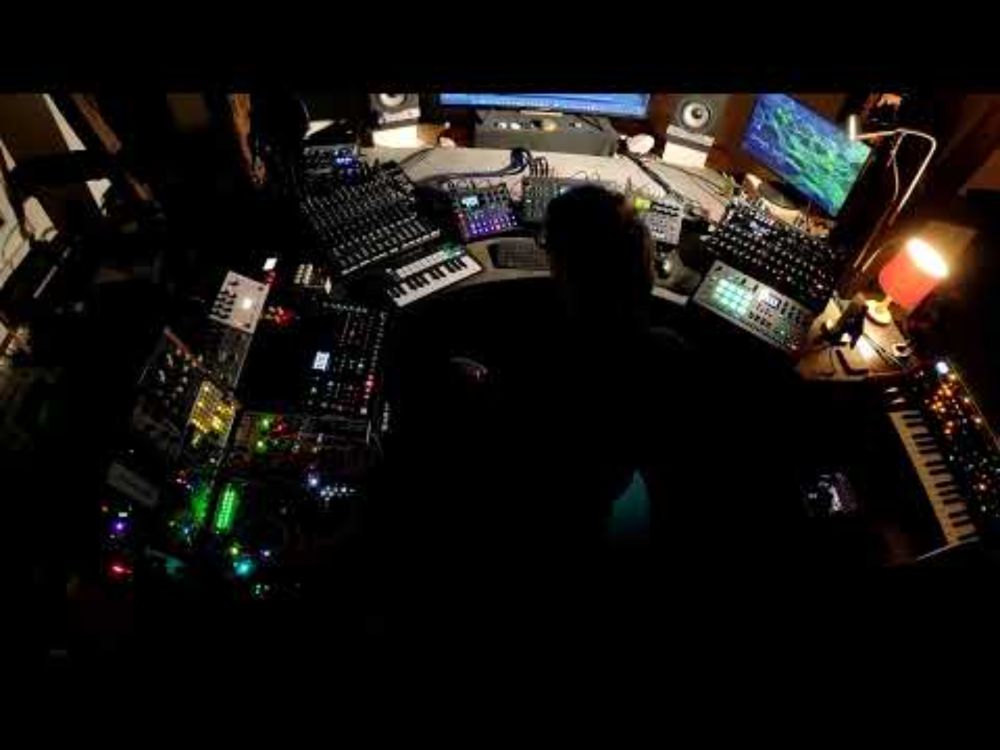 Unknown Reality - Cruising the spaceship