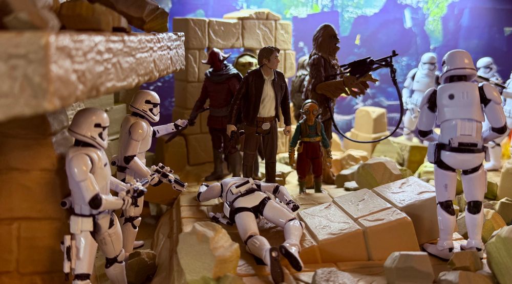 3.75” Hasbro Star Wars figures recreate the aftermath of the attack on Maz Kanata’s castle, with figures of Maz, Han Solo, Chewbacca, and an assortment of the denizens emerging from the ruins only to be surrounded by Stormtroopers