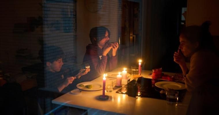 As Spain and Portugal’s power returns, the blackout’s cause remains unknown