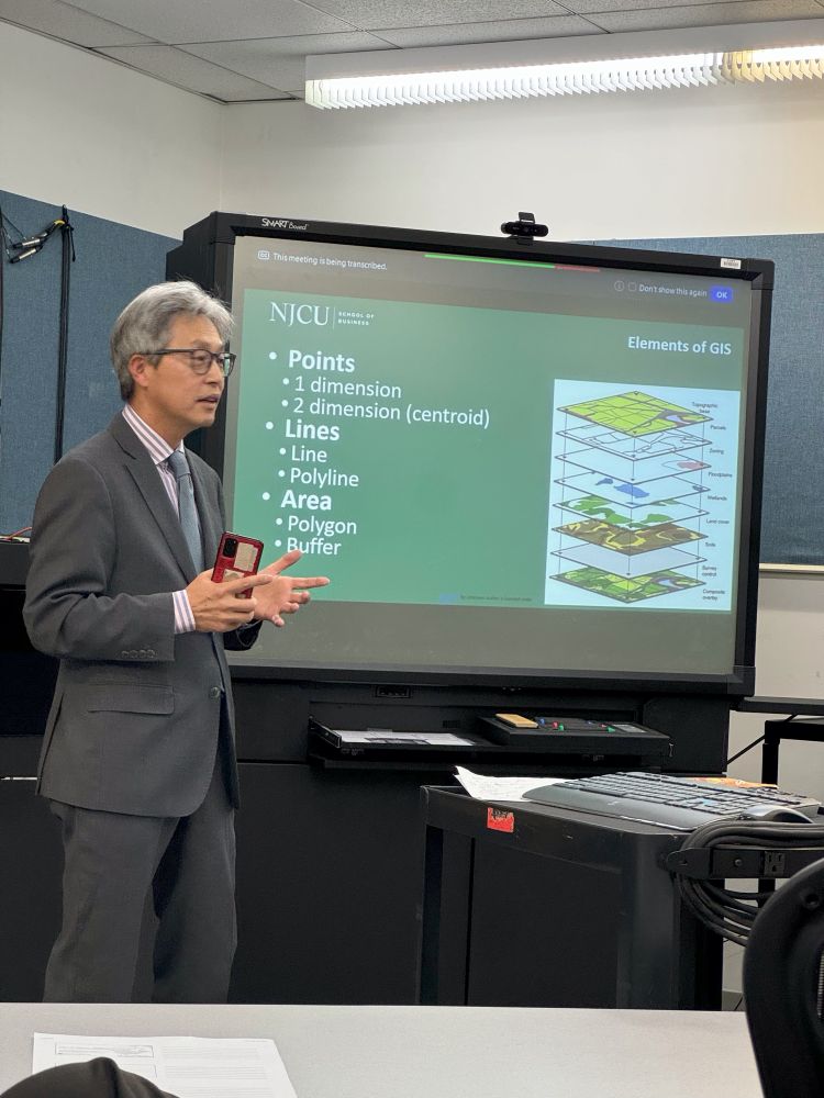 Dr. Ensue Lee from NJCU presenting his work on maritime logistics.