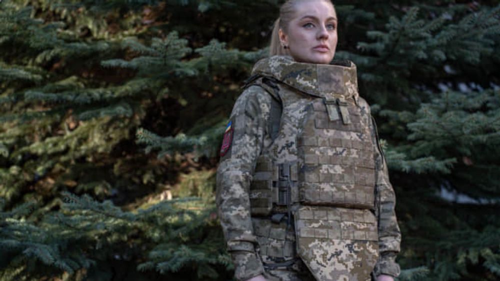 Ukraine’s Defence Ministry approves first armoured vest for women – photo