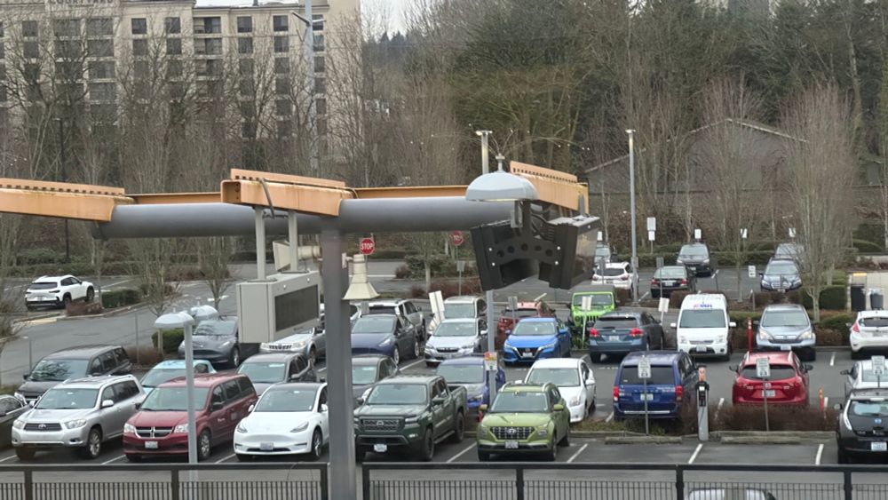 Amtrak and Sounder screens side by side at Tukwila Station