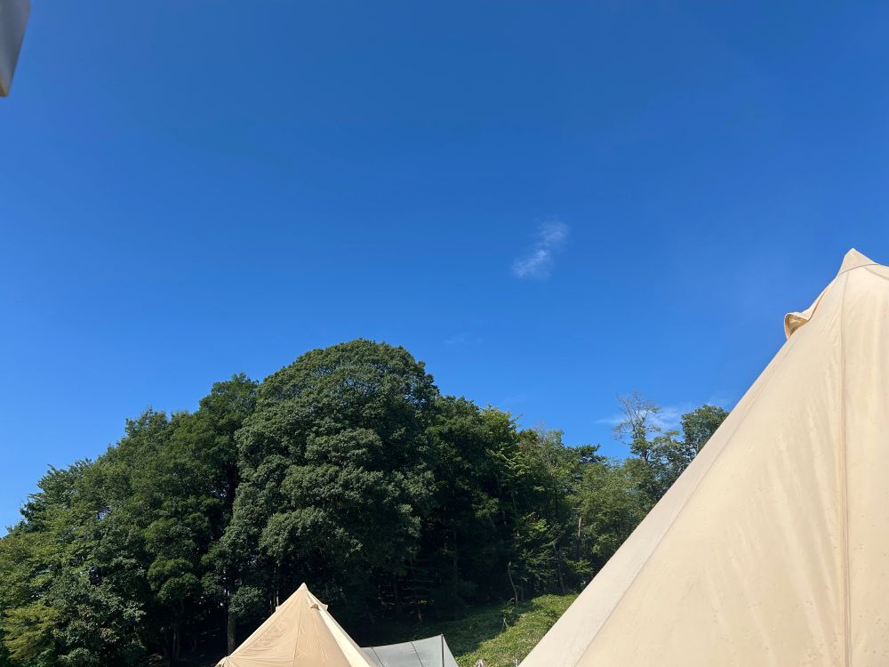 キャンプ場の青空