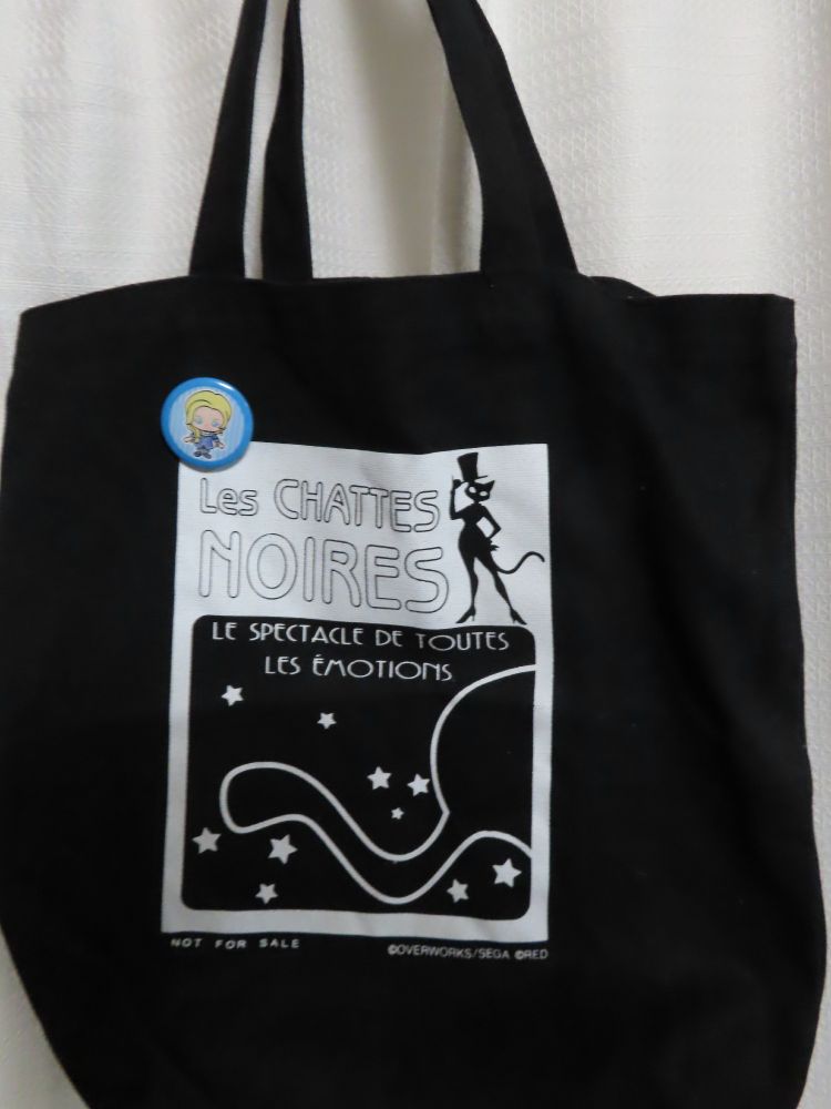 シャノワールのロゴ入りトートバックとグリシーヌの缶バッチ