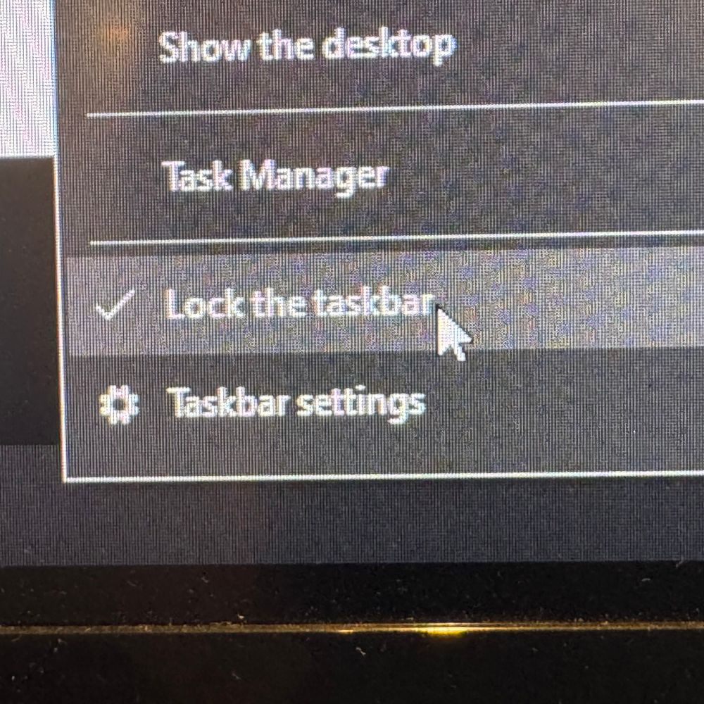 Screenshot of a Windows menu with “Lock the taskbar” highlighted.