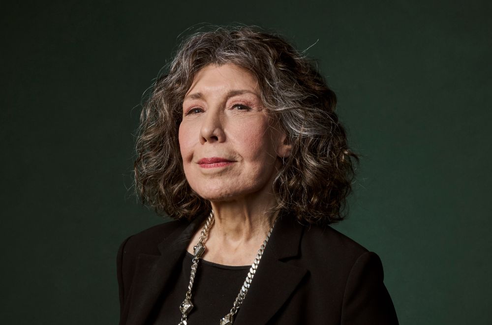 portrait photo of lily tomlin