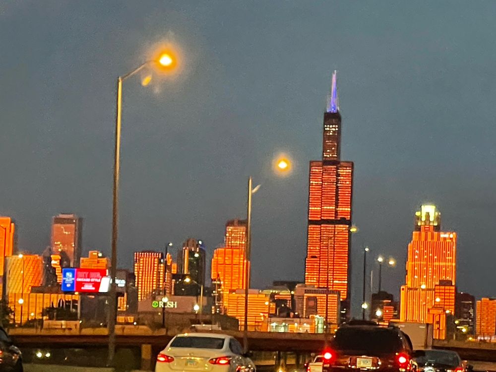Photo of the city skyline of Chicago , Illinois 